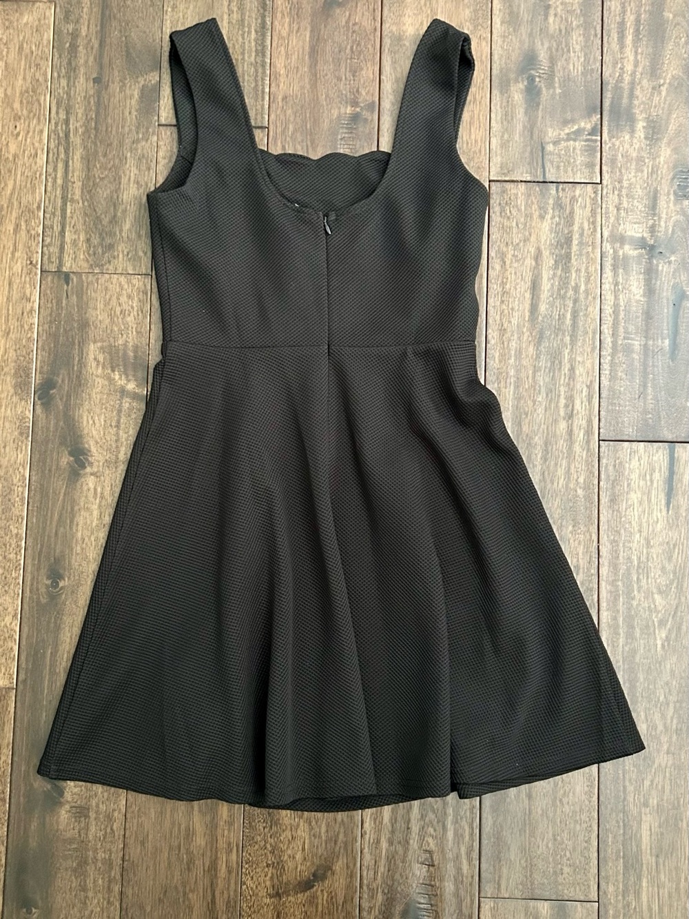 Francesca’s Alya Black Textured Fit & Flare Dress NWT Size S Scalloped Neckline - Picture 4 of 5
